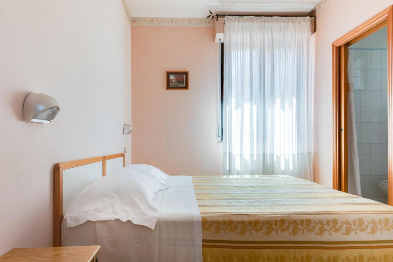 Hotel Sorriso Rimini Kültér fotó