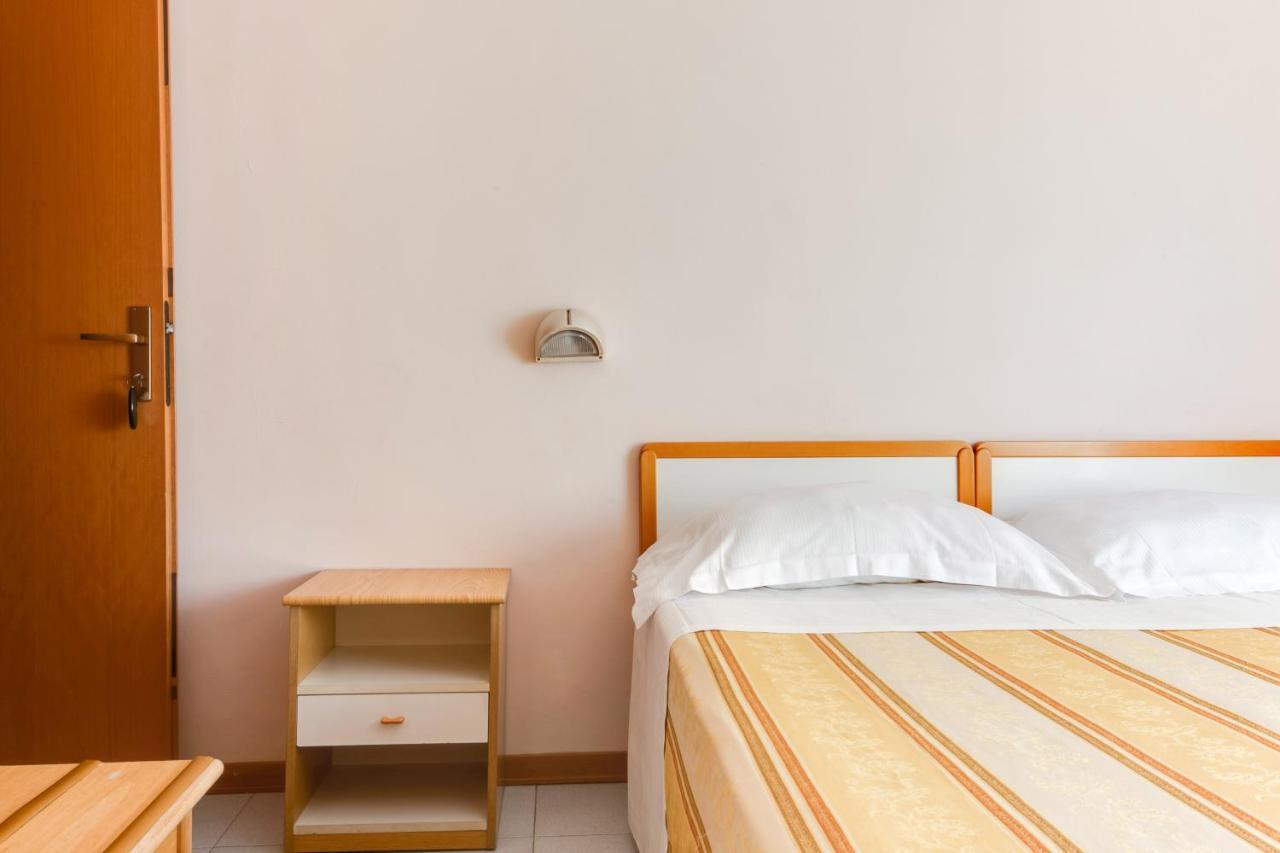 Hotel Sorriso Rimini Kültér fotó