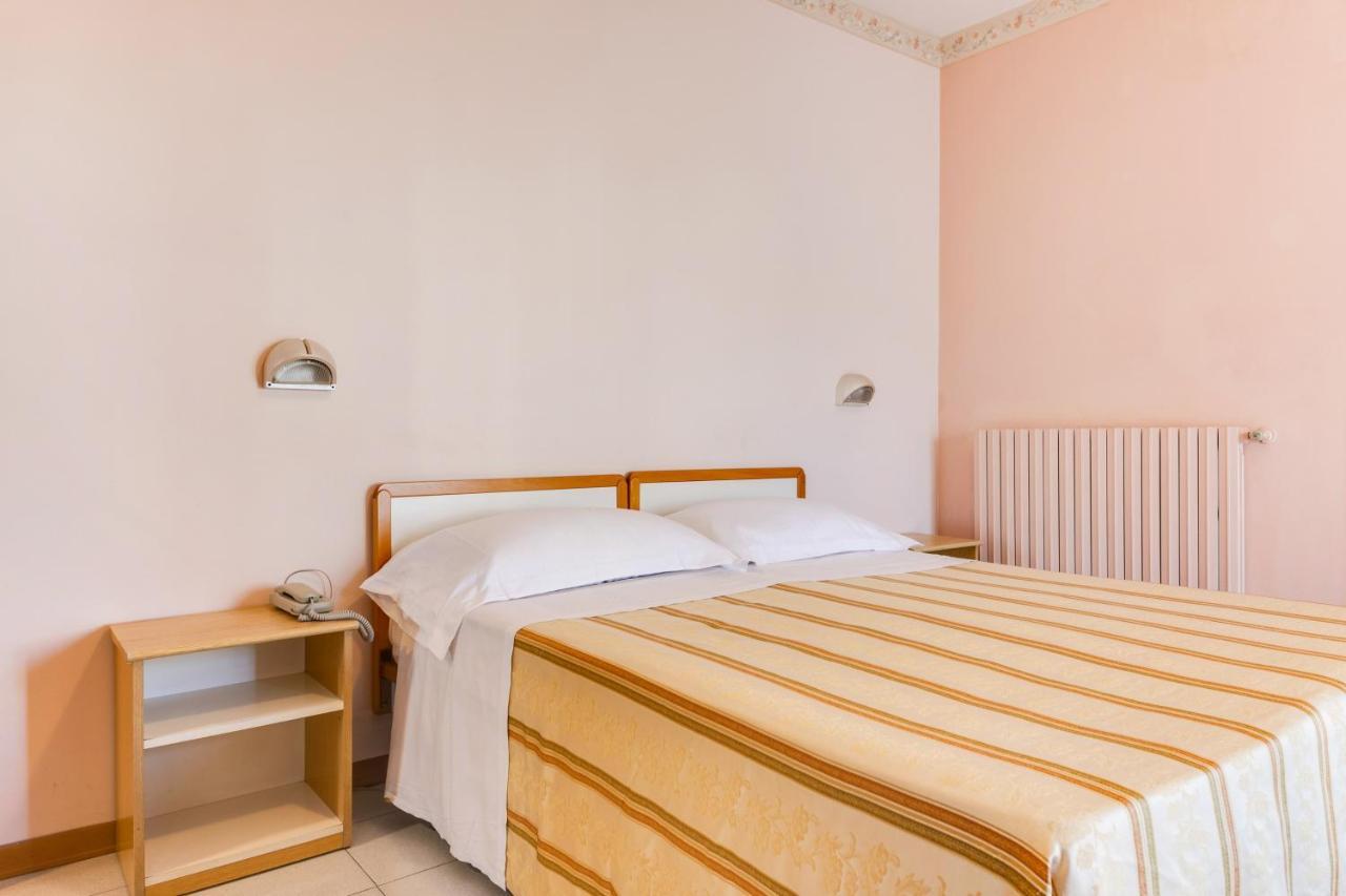 Hotel Sorriso Rimini Kültér fotó