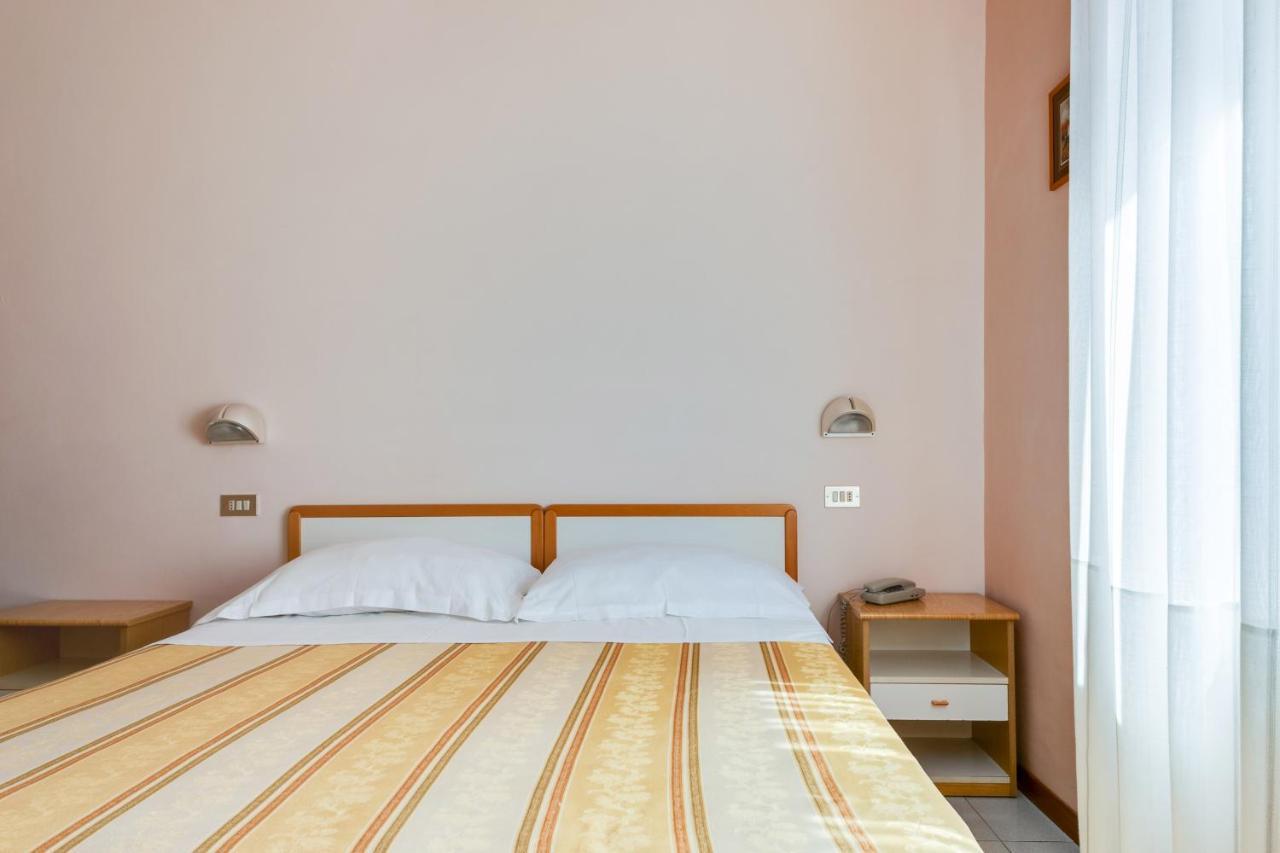 Hotel Sorriso Rimini Kültér fotó