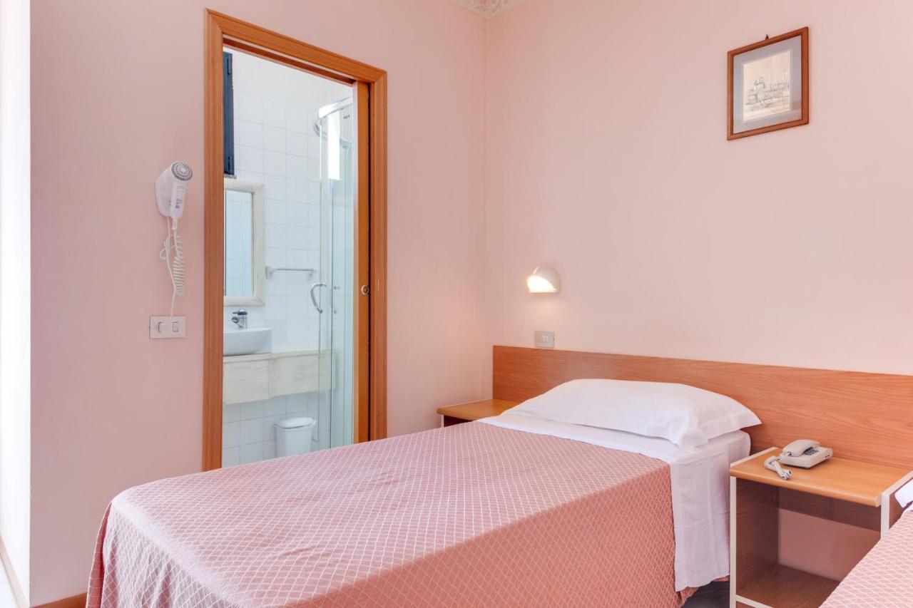 Hotel Sorriso Rimini Kültér fotó